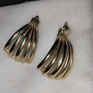 Vtg. Crown Trifari Elegant Gold Fan Earrings